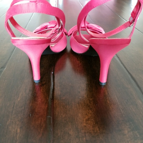 Jacqueline Ferrar Size 9 Red Satin Heels - Picture 3 of 7