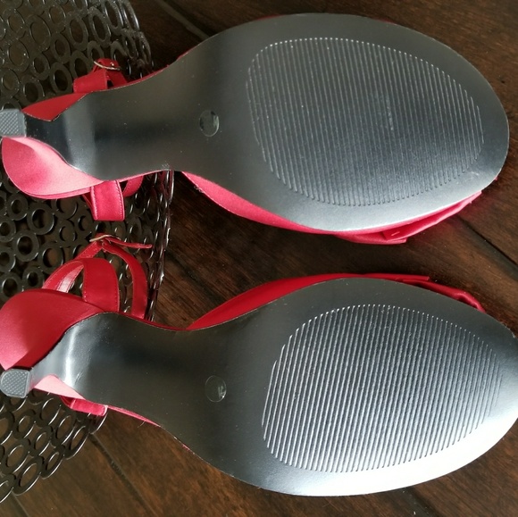 Jacqueline Ferrar Size 9 Red Satin Heels - Picture 4 of 7
