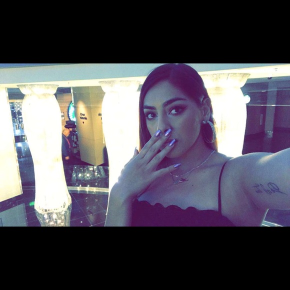 POSHER // ASHLEY - Picture 4 of 7