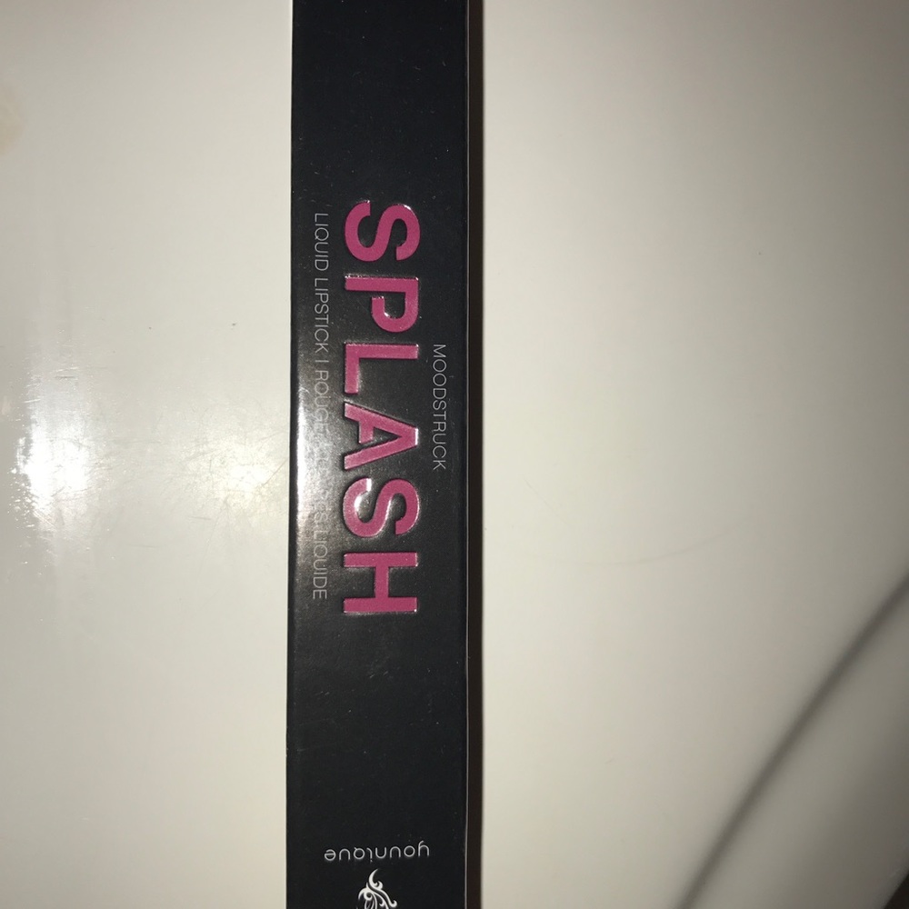 YOUNIQUE liquid lipstick