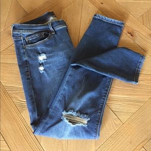 Distressed skinny jeans