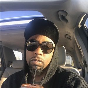 Meet your Posher, Troy