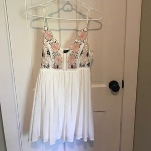 Small white lulus dess