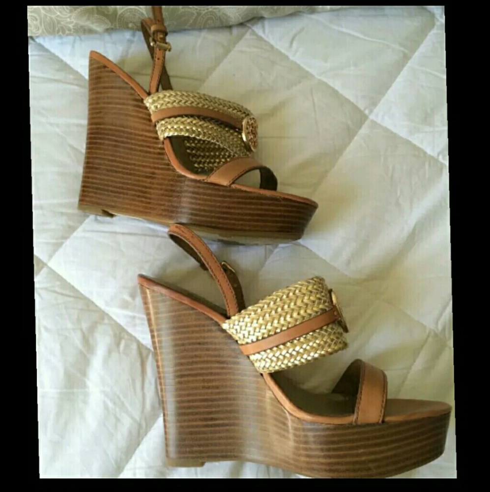 NIB SZ10/10.5 gold & cognac Coach Wedge sandal