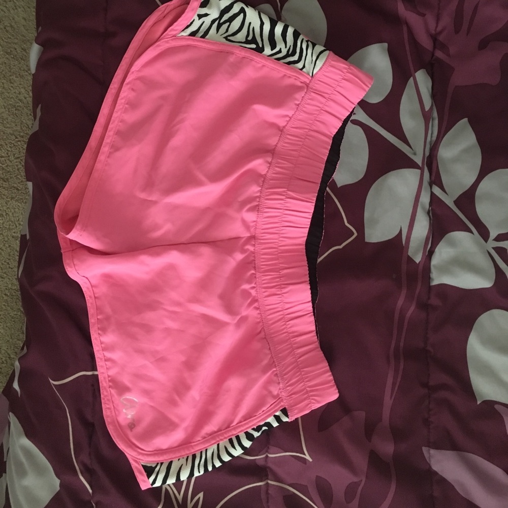 Aero Comfy shorts women's size M