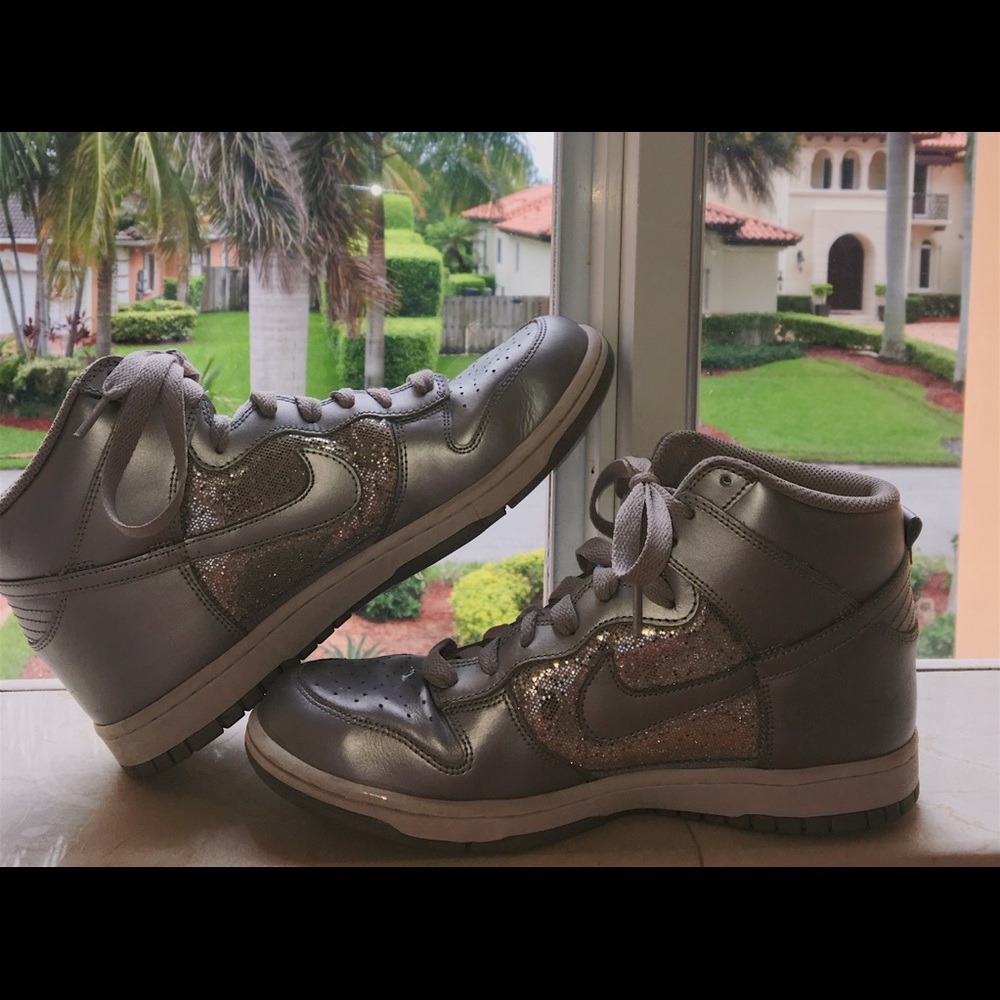 Nike High Top Metallic Sneakers👟✔️