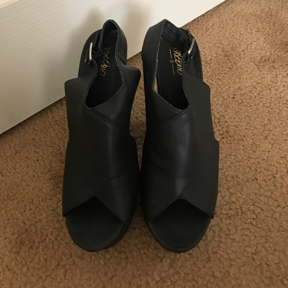Mossimo Black platform heel