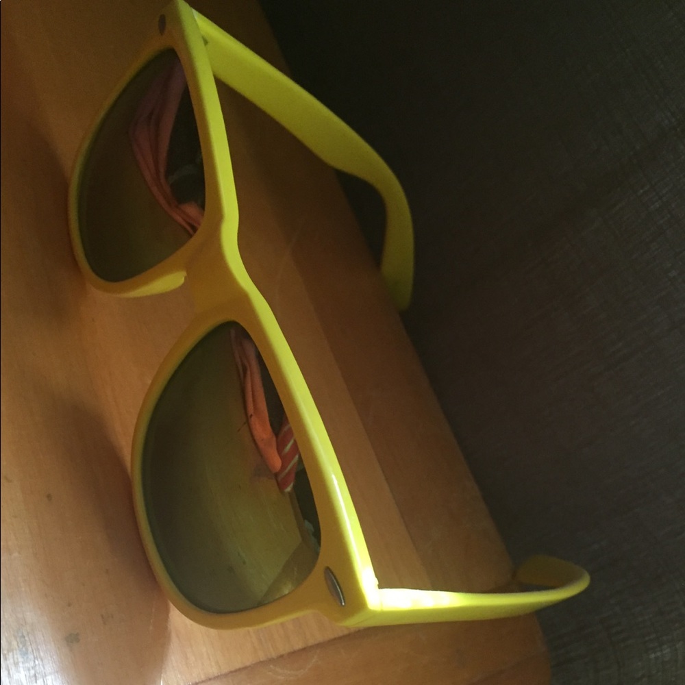 Sunglasses good condition
