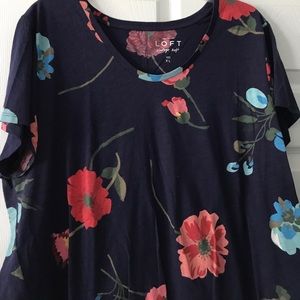 LOFT navy tee with flowers. Size XL.