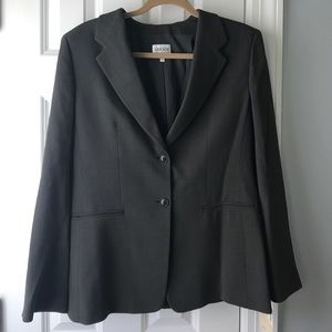 Women's pant suit