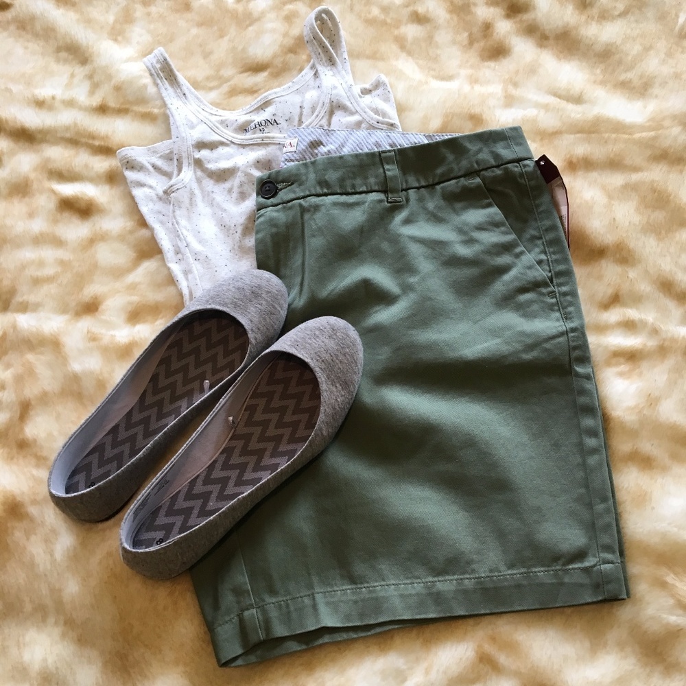 SHORTS SIZE 16 COLOR HEALTHY GREEN MERONA