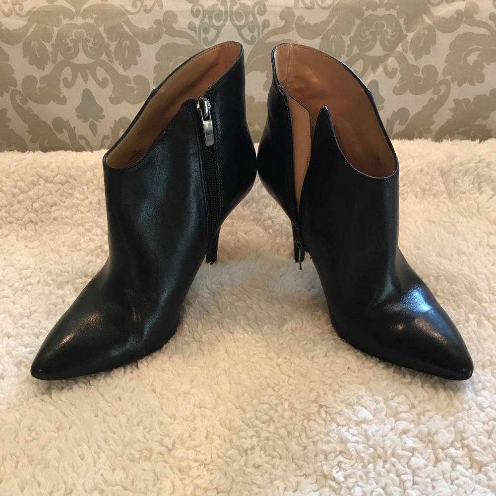 Enzo Angiolini Black Booties Eaparita