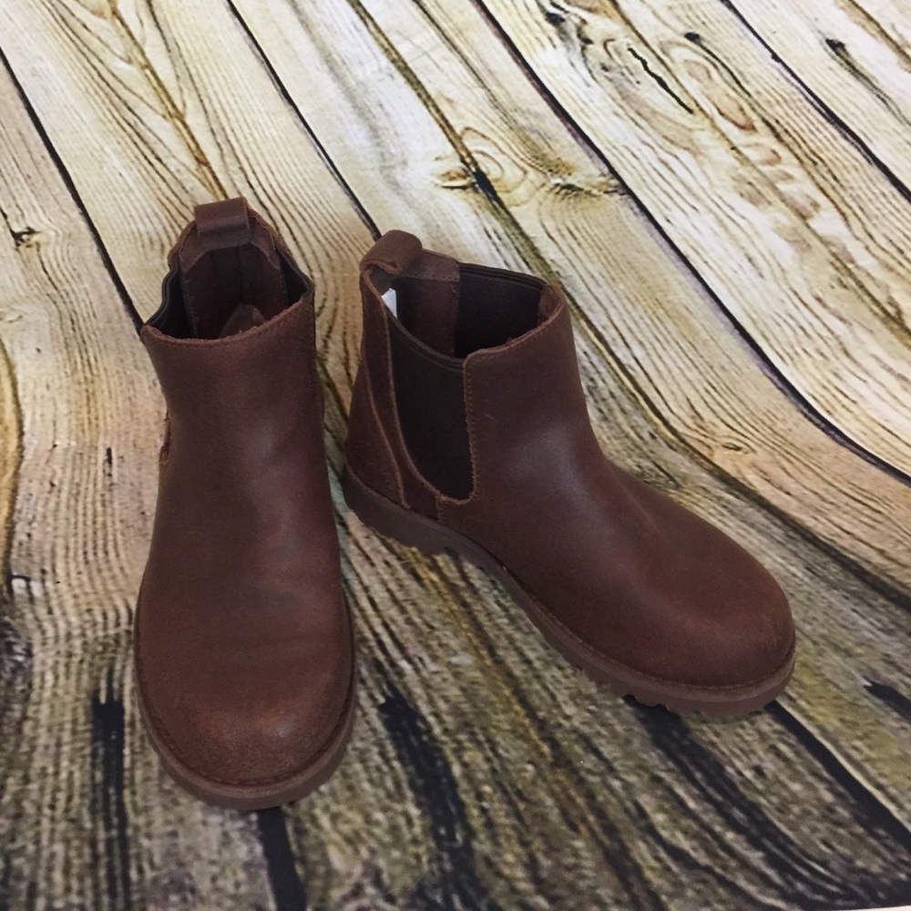 EUC Boys UGG boots - pull on, brown, lined