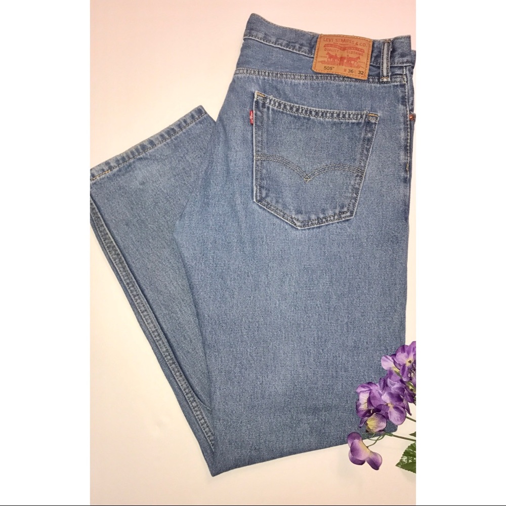 🌻Levi's 505 straight leg🌻