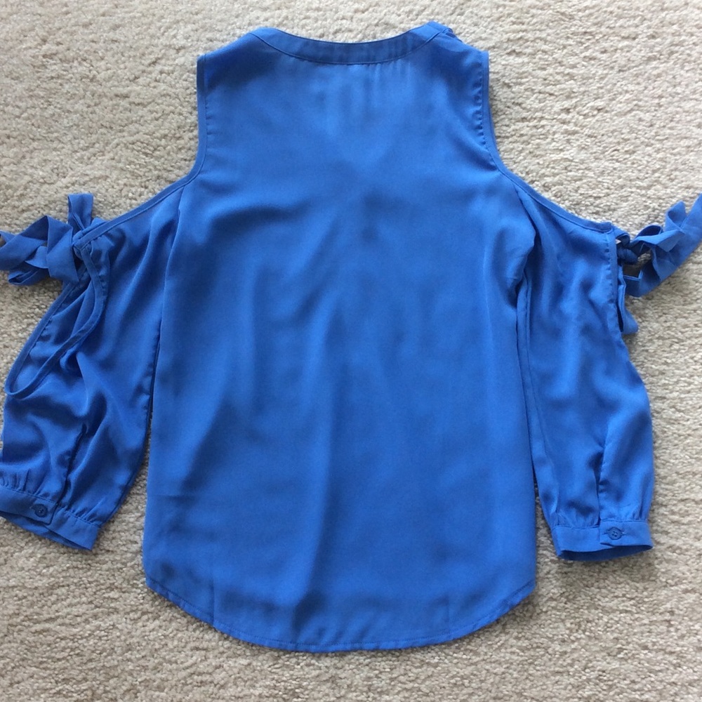 🌻🍁1 LARGE LEFT🍁🌻Cold Shoulder Top - Picture 8 of 8
