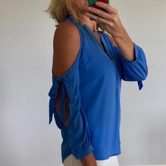 🌻🍁1 LARGE LEFT🍁🌻Cold Shoulder Top - Picture 2 of 8