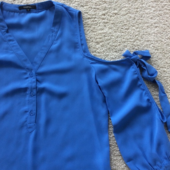 🌻🍁1 LARGE LEFT🍁🌻Cold Shoulder Top - Picture 6 of 8