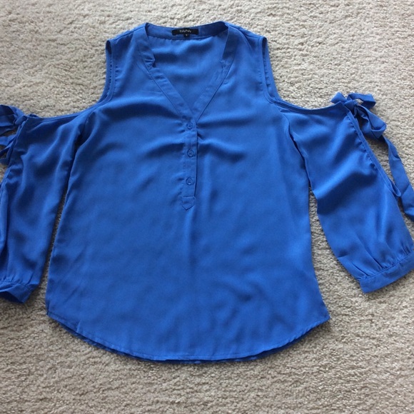 🌻🍁1 LARGE LEFT🍁🌻Cold Shoulder Top - Picture 5 of 8