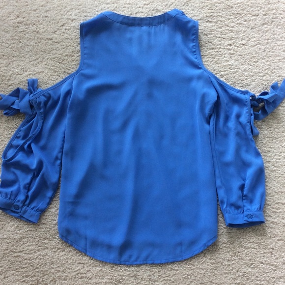 🌻🍁1 LARGE LEFT🍁🌻Cold Shoulder Top - Picture 8 of 8