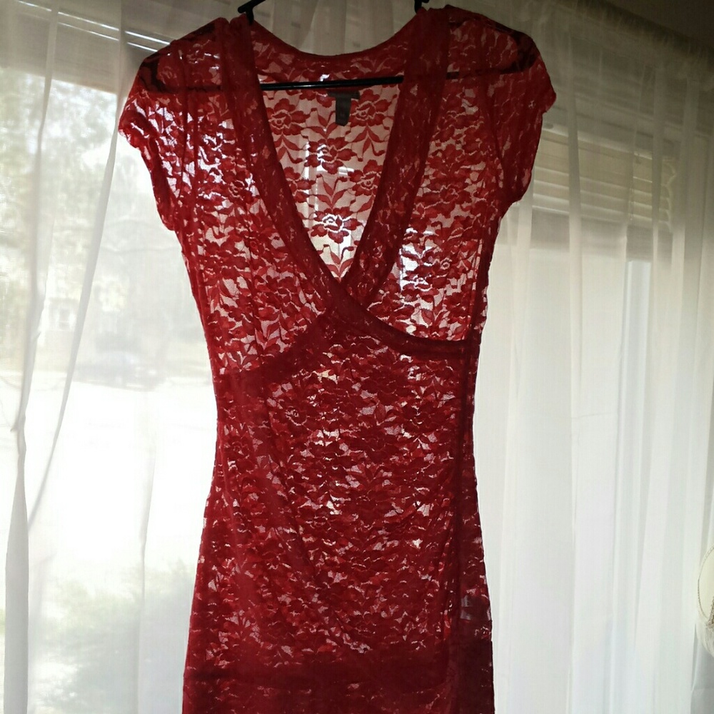 Vanity lace top size medium