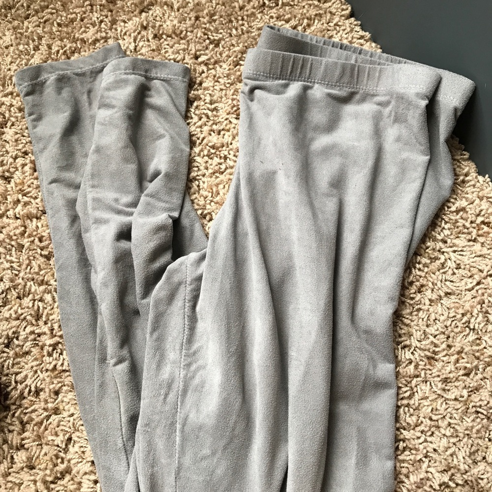 grey suede leggings, feet comfy!