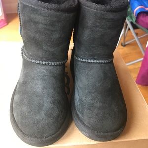 Little girls Ugg size 10