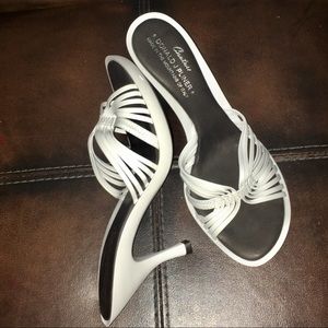 DONALD J PLINER White Leather Heels Shoes 6.5 New