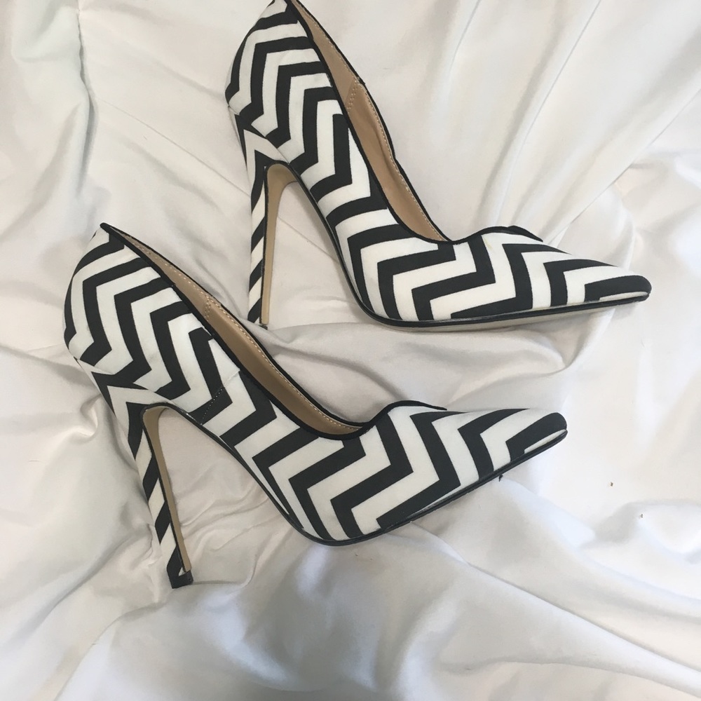 Chevron pumps