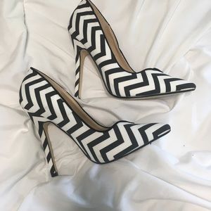Chevron pumps