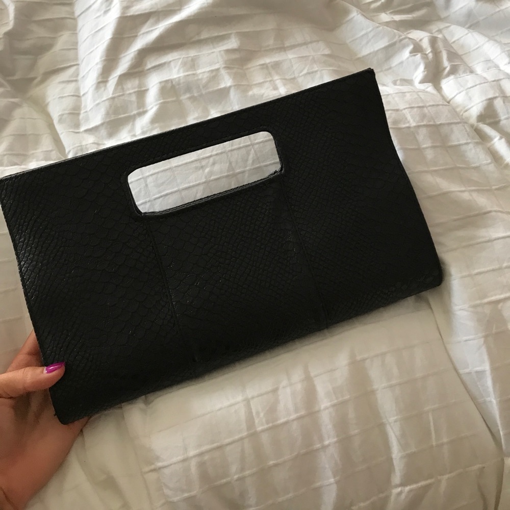 Black clutch