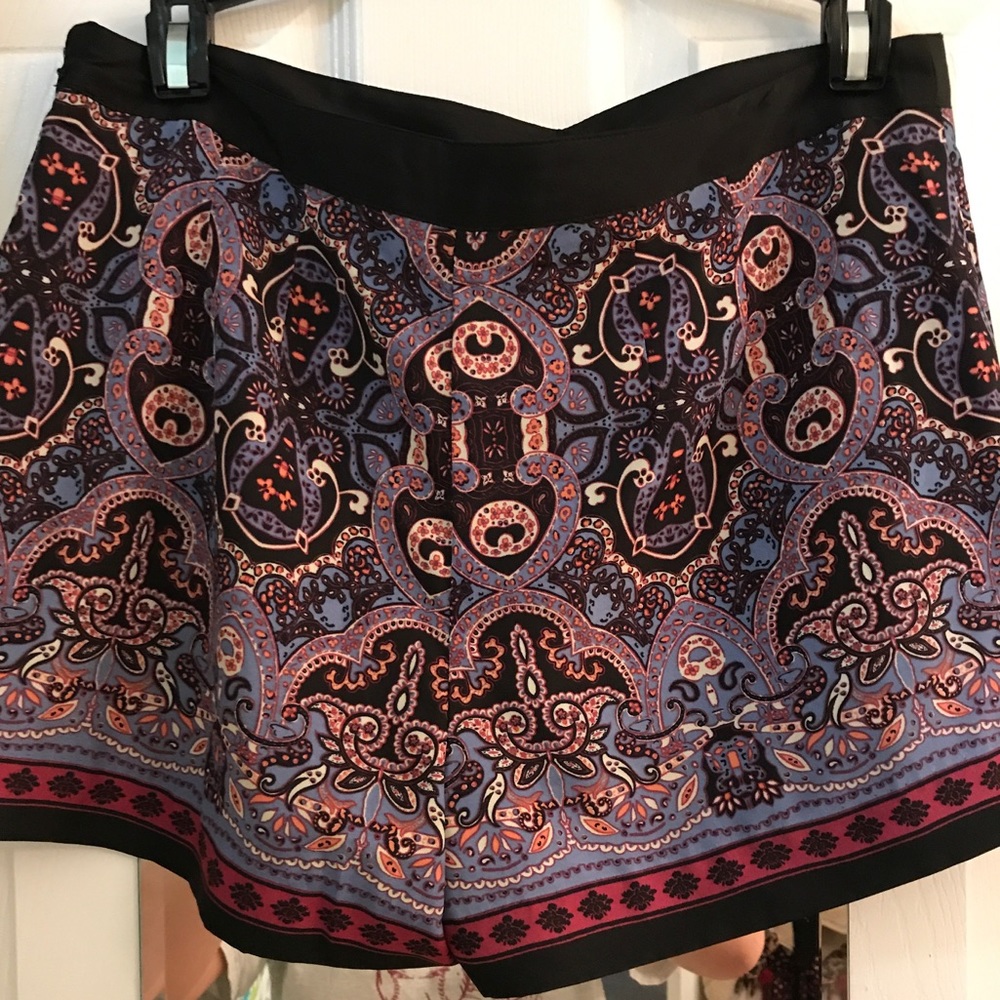 Patterned Shorts - Picture 3 of 3