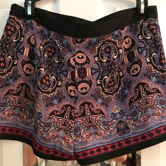 Patterned Shorts - Picture 3 of 3