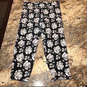 Victoria's Secret Pink Cropped Leggings *worn once