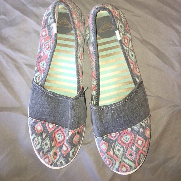 Roxy Shoes - lightly worn roxy slip ons