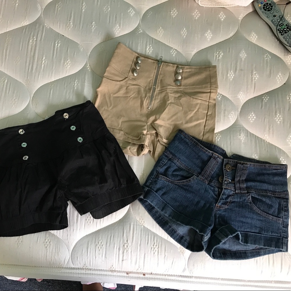 FREE BUNDLE OF SHORTS !!!✨✨
