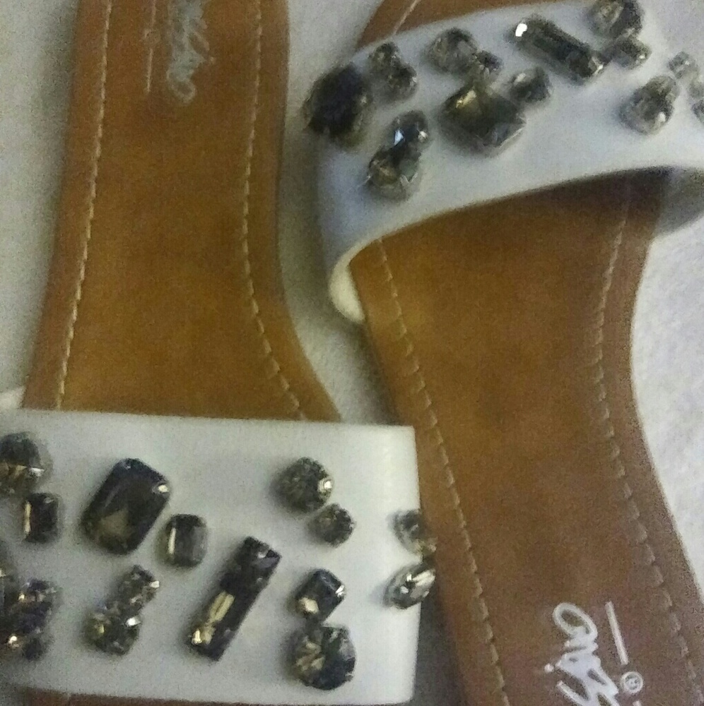 Sandle - Picture 3 of 3