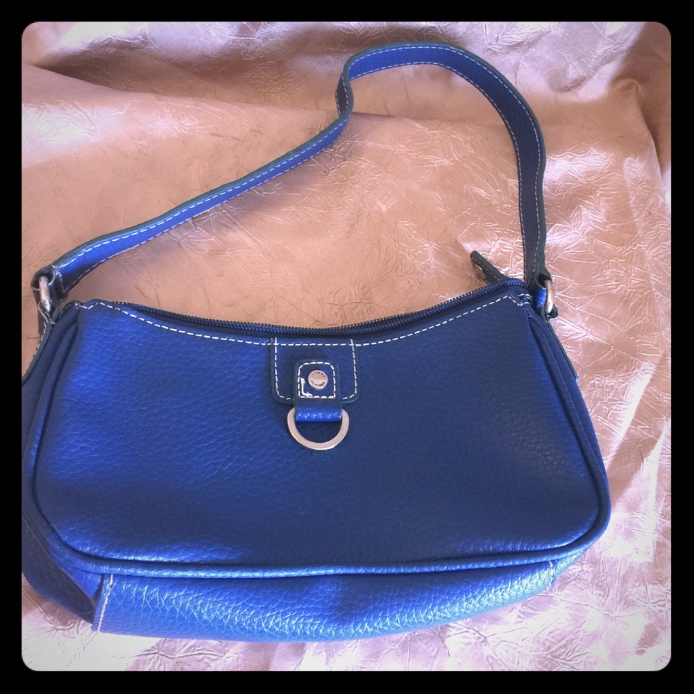 Small blue tommy hilfiger bag.