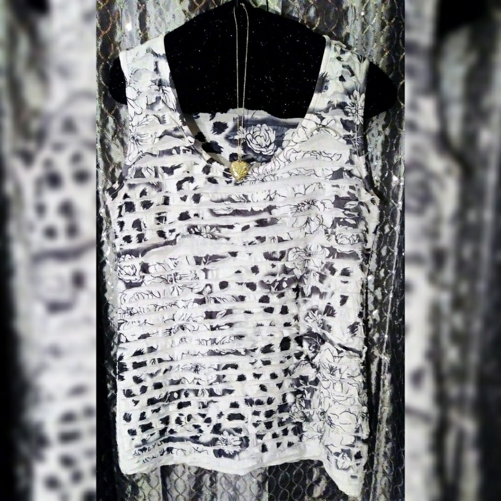 Lavish (L) black and white floral tank top