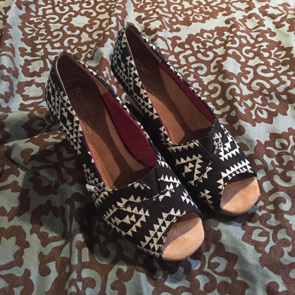 TOMS Wedges Size 8