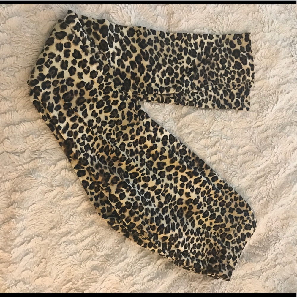 ❣️RESTOCKED ❣️Leopard Print Leggings - Picture 4 of 5