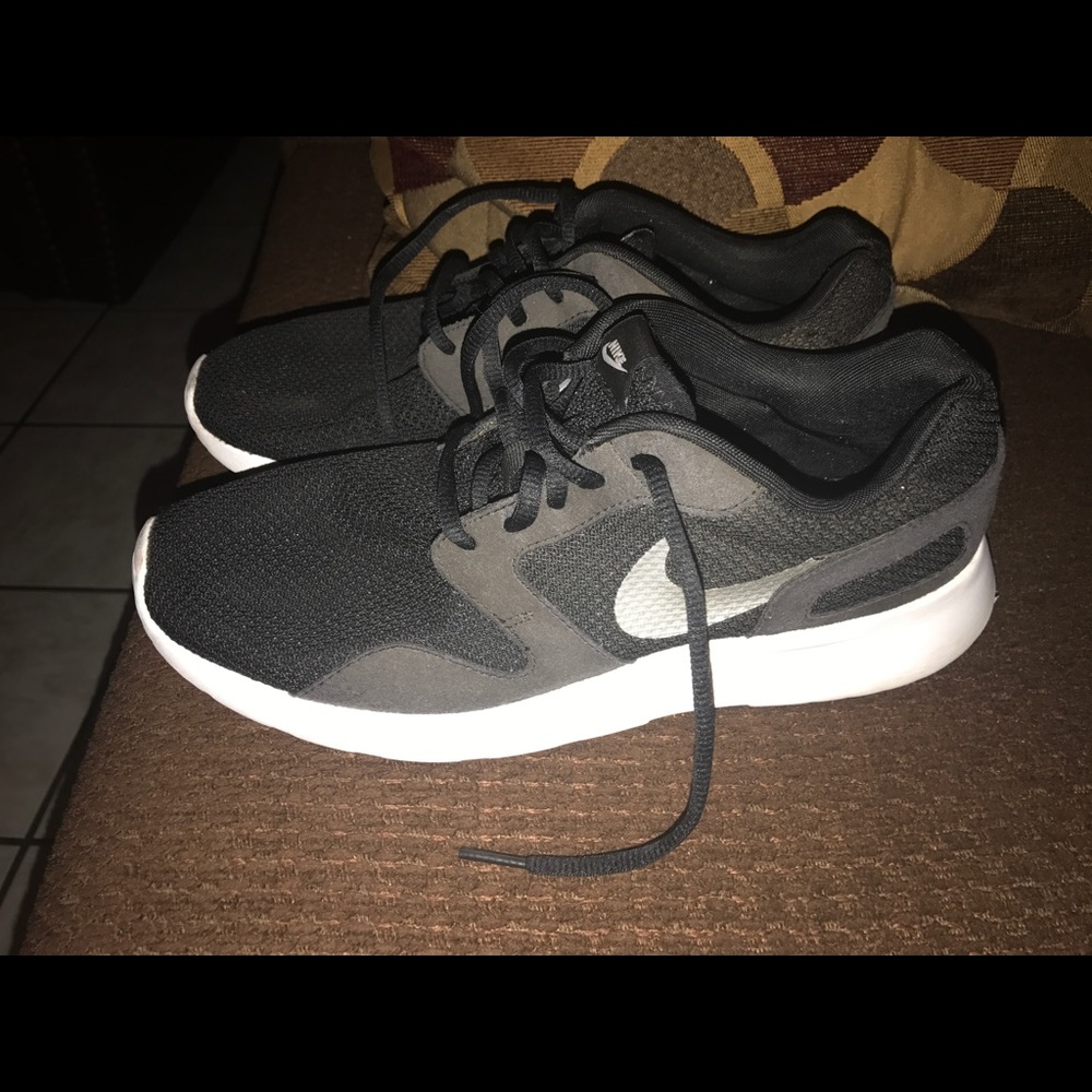 Nike black shoes air max