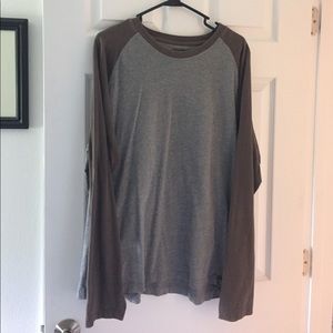 Mens long sleeve baseball style shirt. XL