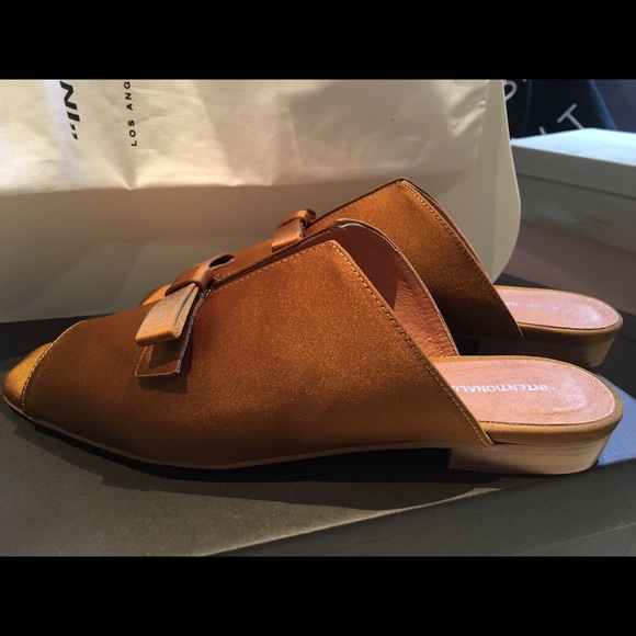 NIB Intentionally Blank mule flats Sz8 retail$180 - Picture 2 of 5