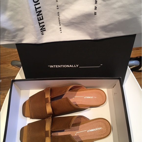 NIB Intentionally Blank mule flats Sz8 retail$180 - Picture 5 of 5