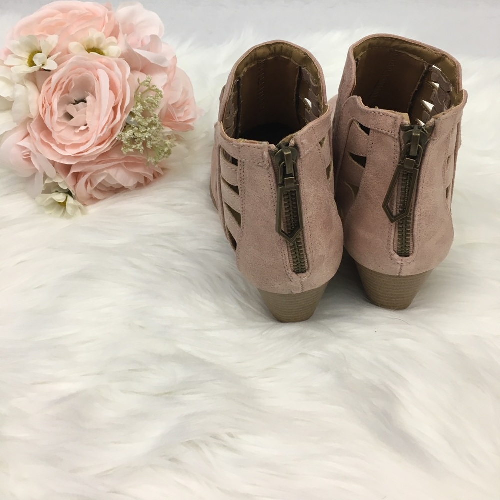 🎊🎊RELISTING🎊🎊Blush Cutout Ankle Bootie - Picture 4 of 7