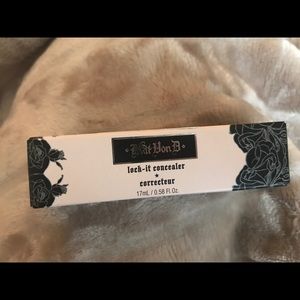 Kat Von D Lock it Concealer