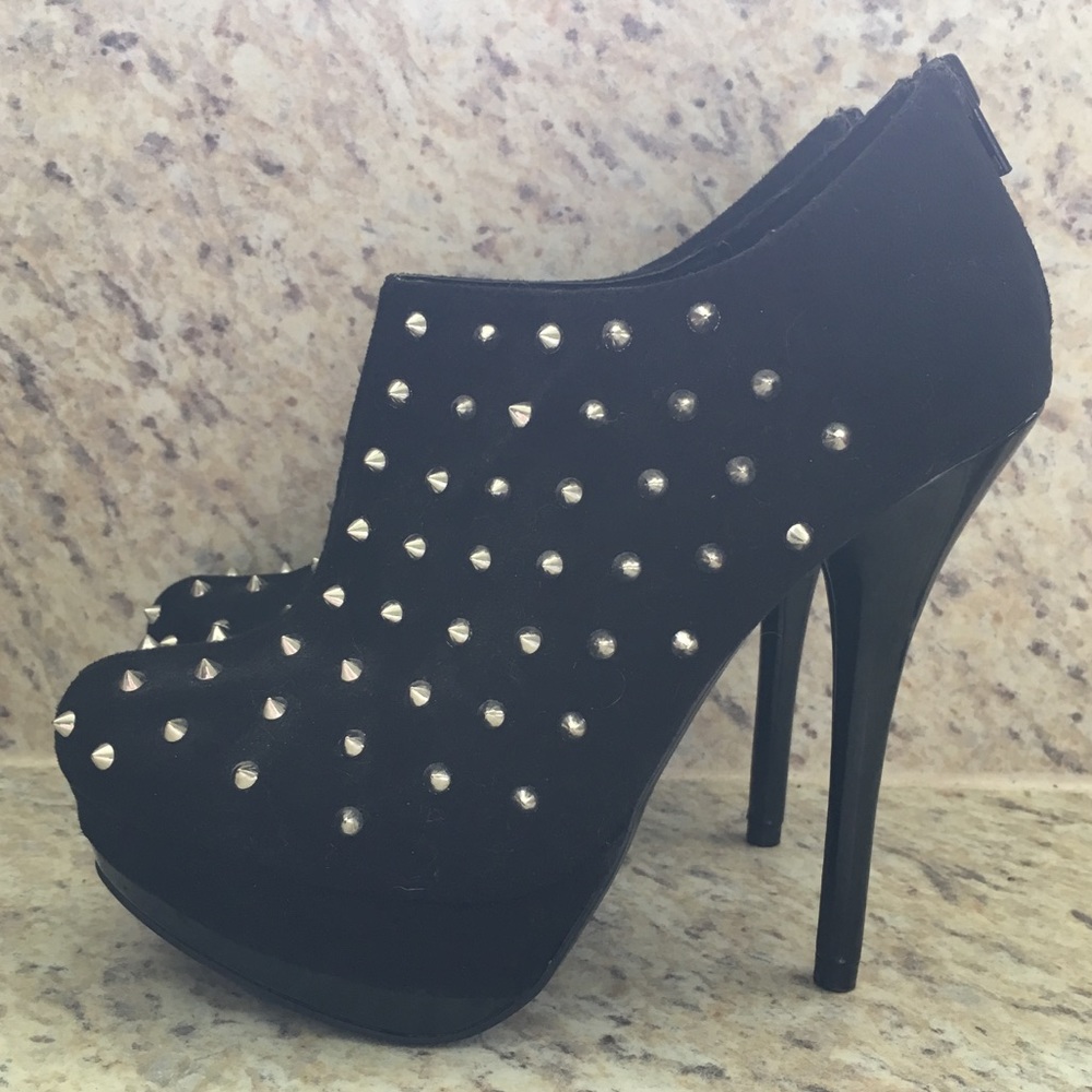 🍁SALE🍁Edgy and Sexy Studded Booties: NWOT!