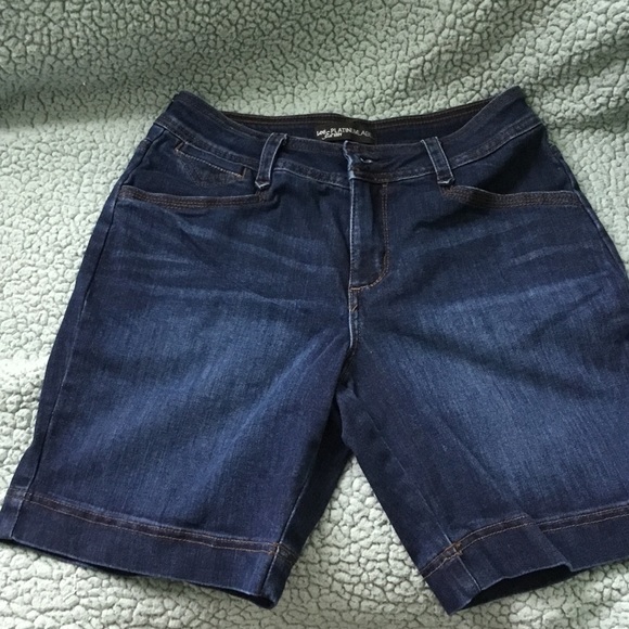 Jeans  walking short - Picture 1 of 3