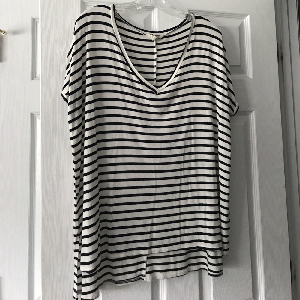 Navy & white stripe v-neck tee. Size L