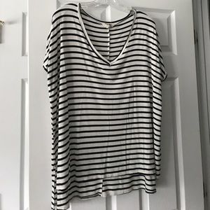 Navy & white stripe v-neck tee. Size L